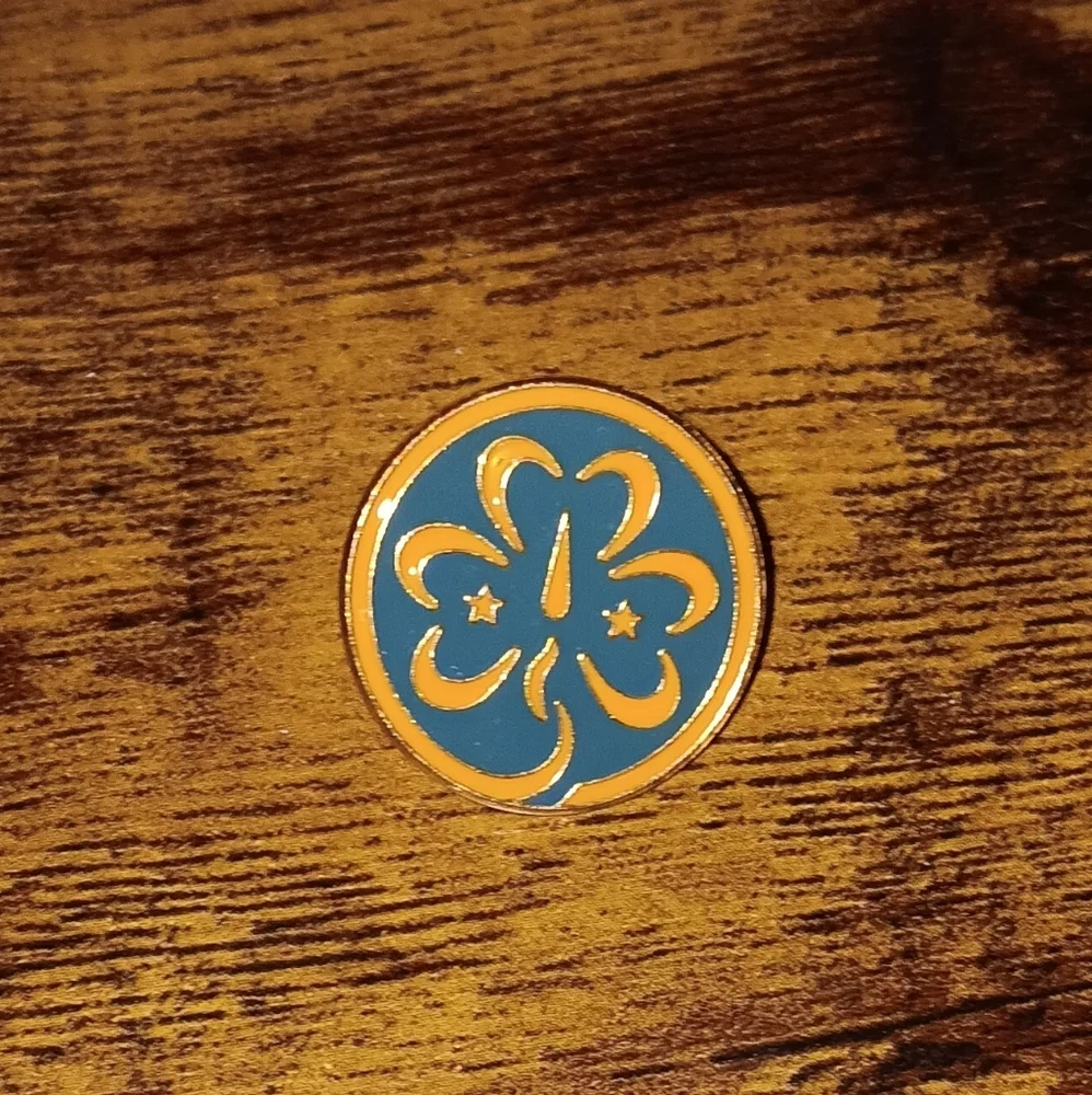 Enamel Pin World Trefoil GS USA Girl Scouts Brownies Juniors Cadets Vintage